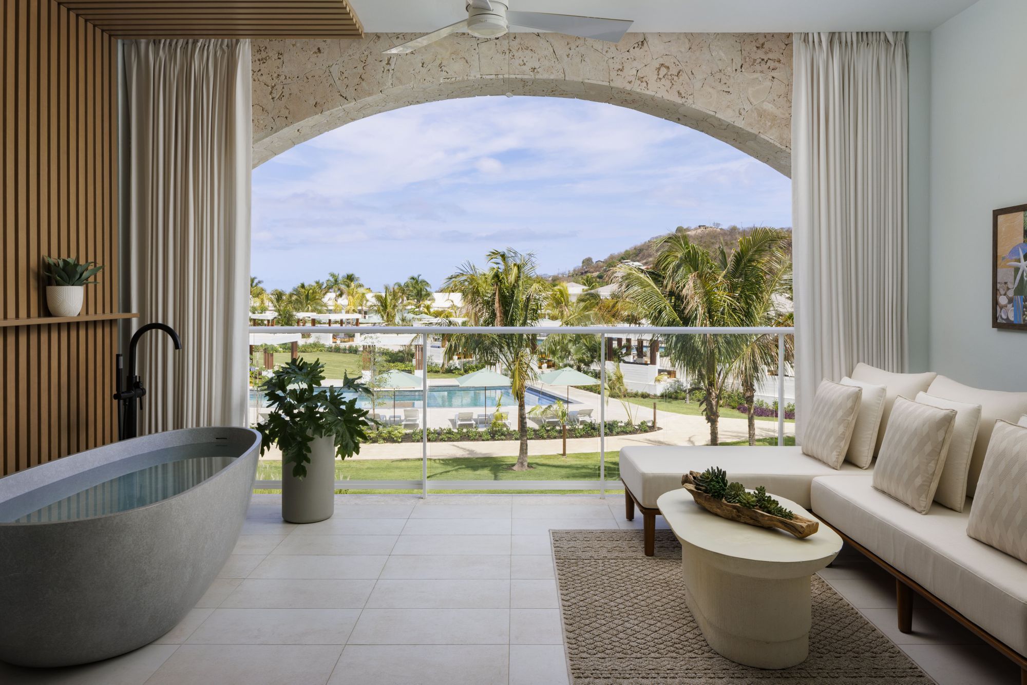 cbm-tub-sandals-saint-vincent-room