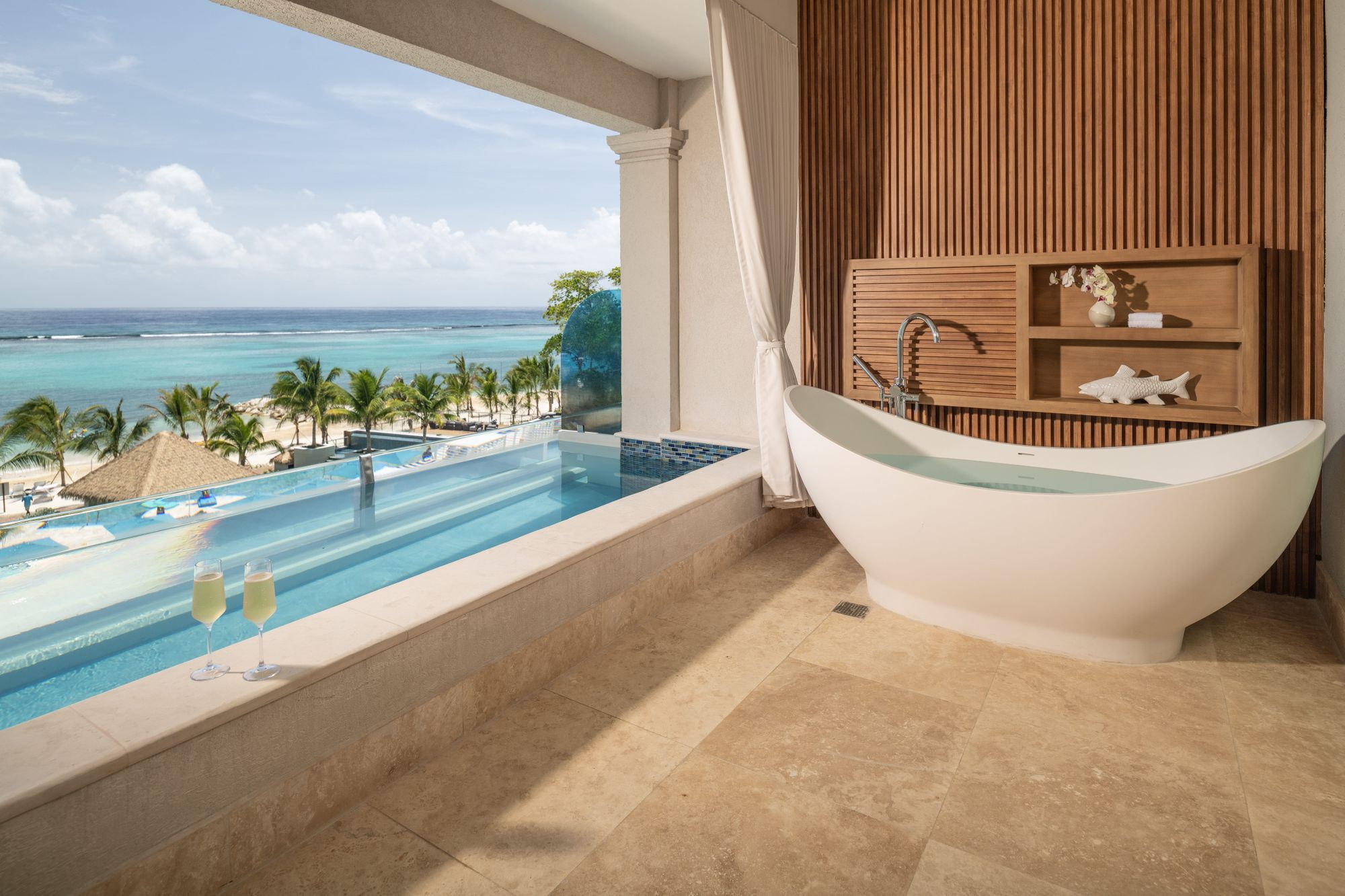 tsky-tub-sandals-dunns-river-room