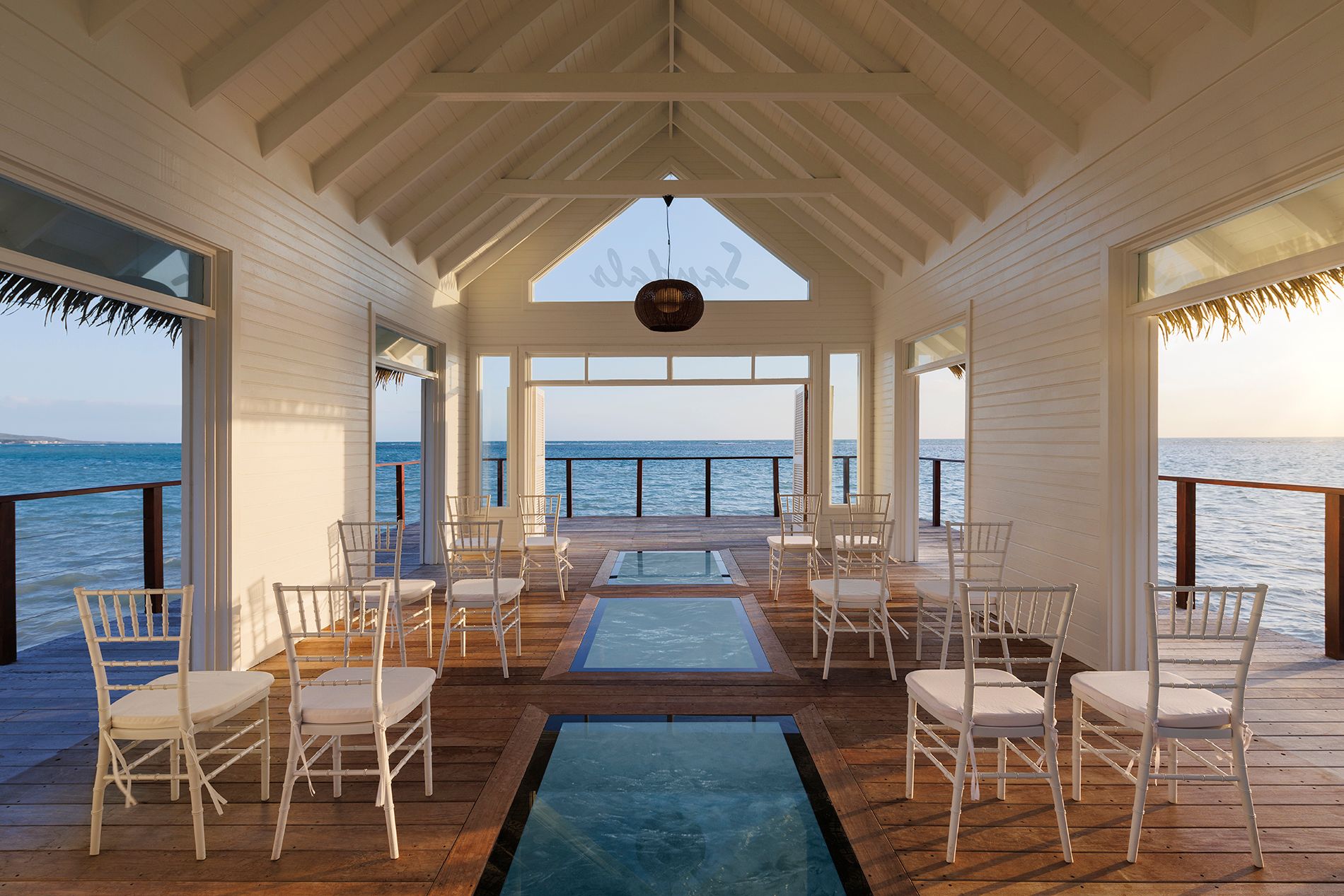 Sandals-SWH-Chapel-Interior-1