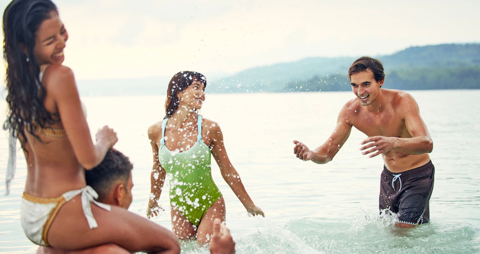 Web-Version-SDR-Lifestyle-Beach-Group-Playing-Water