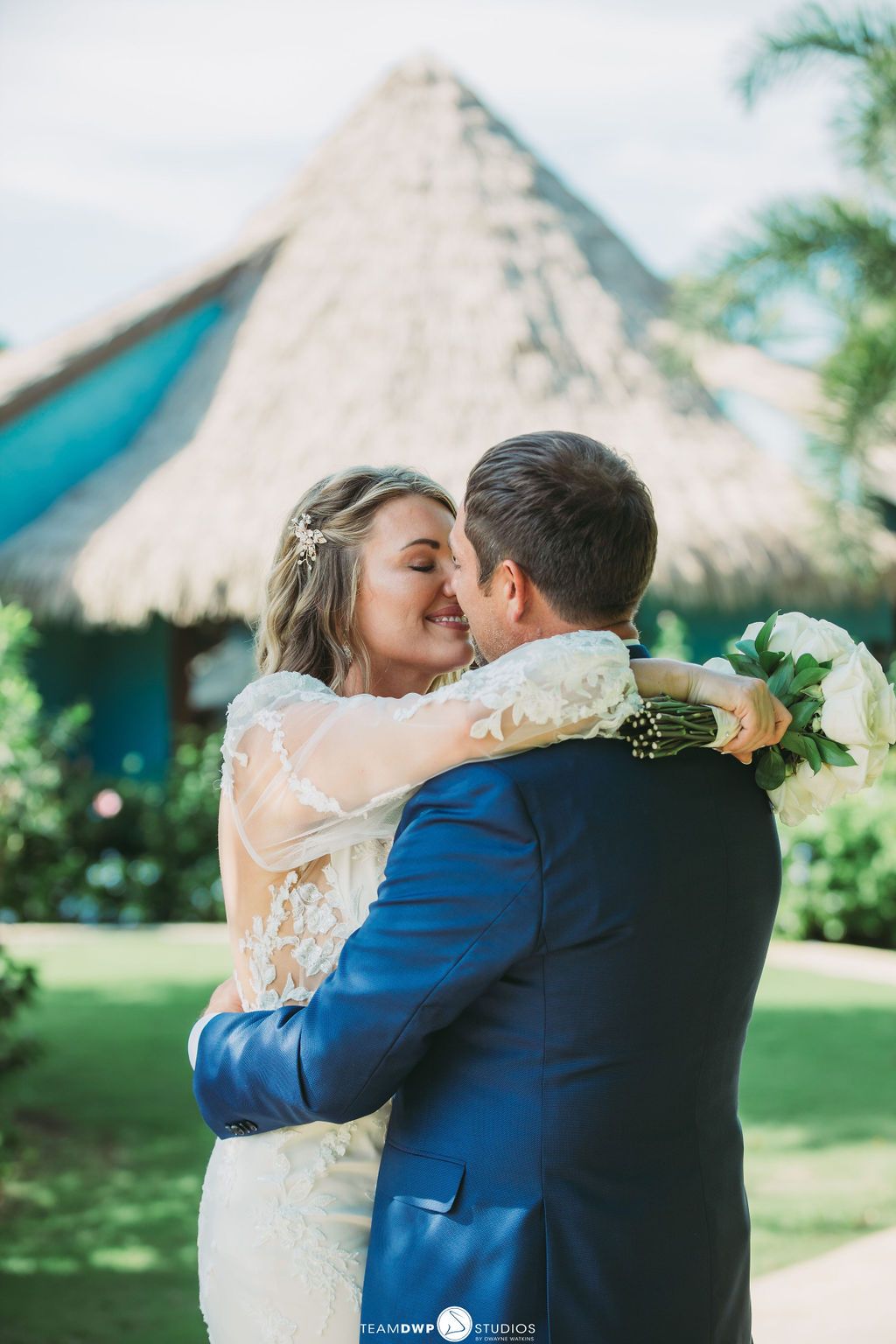 jesse-blake_caribbean-wedding-embrace