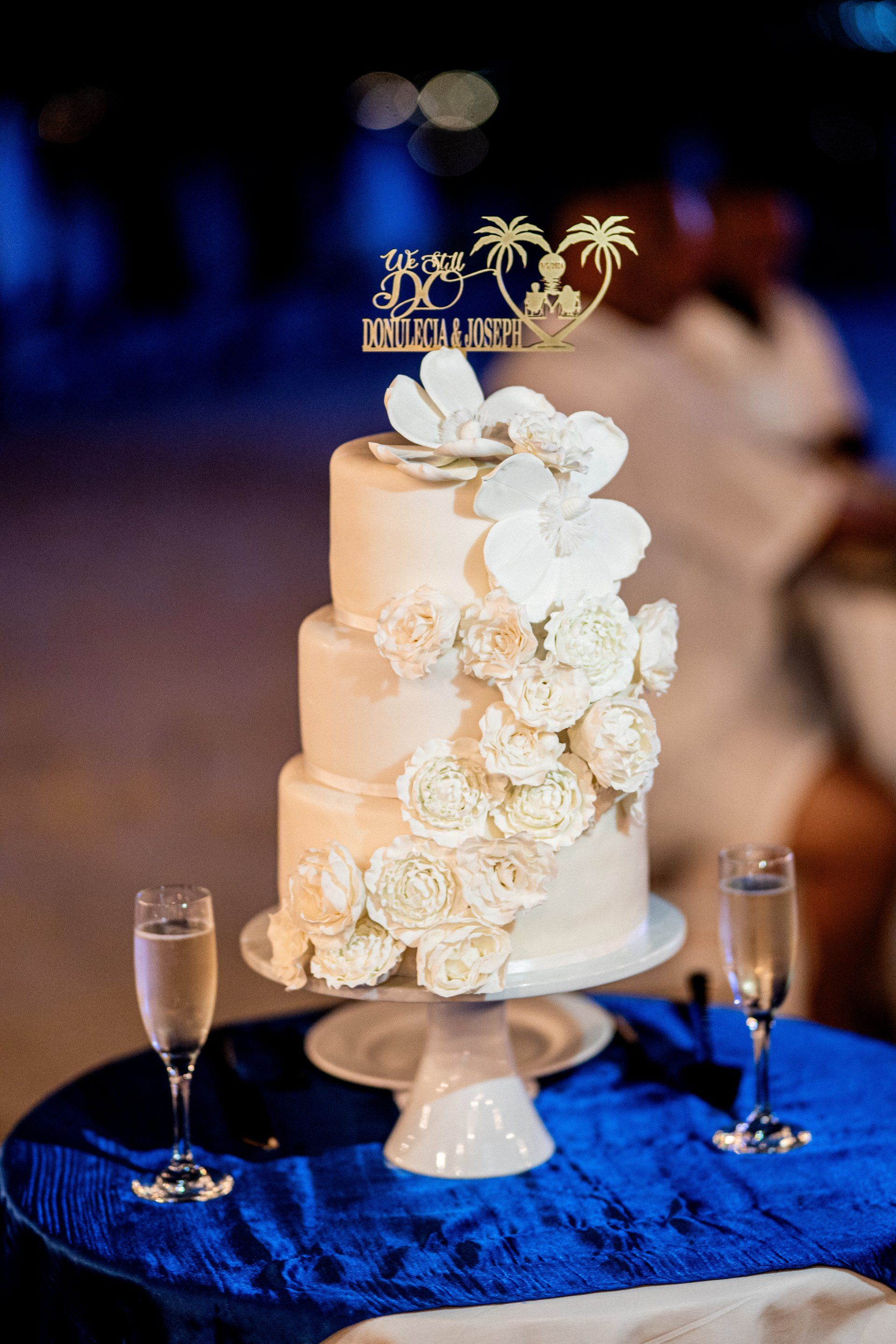 donulecia-joseph-vow-renewal-cake