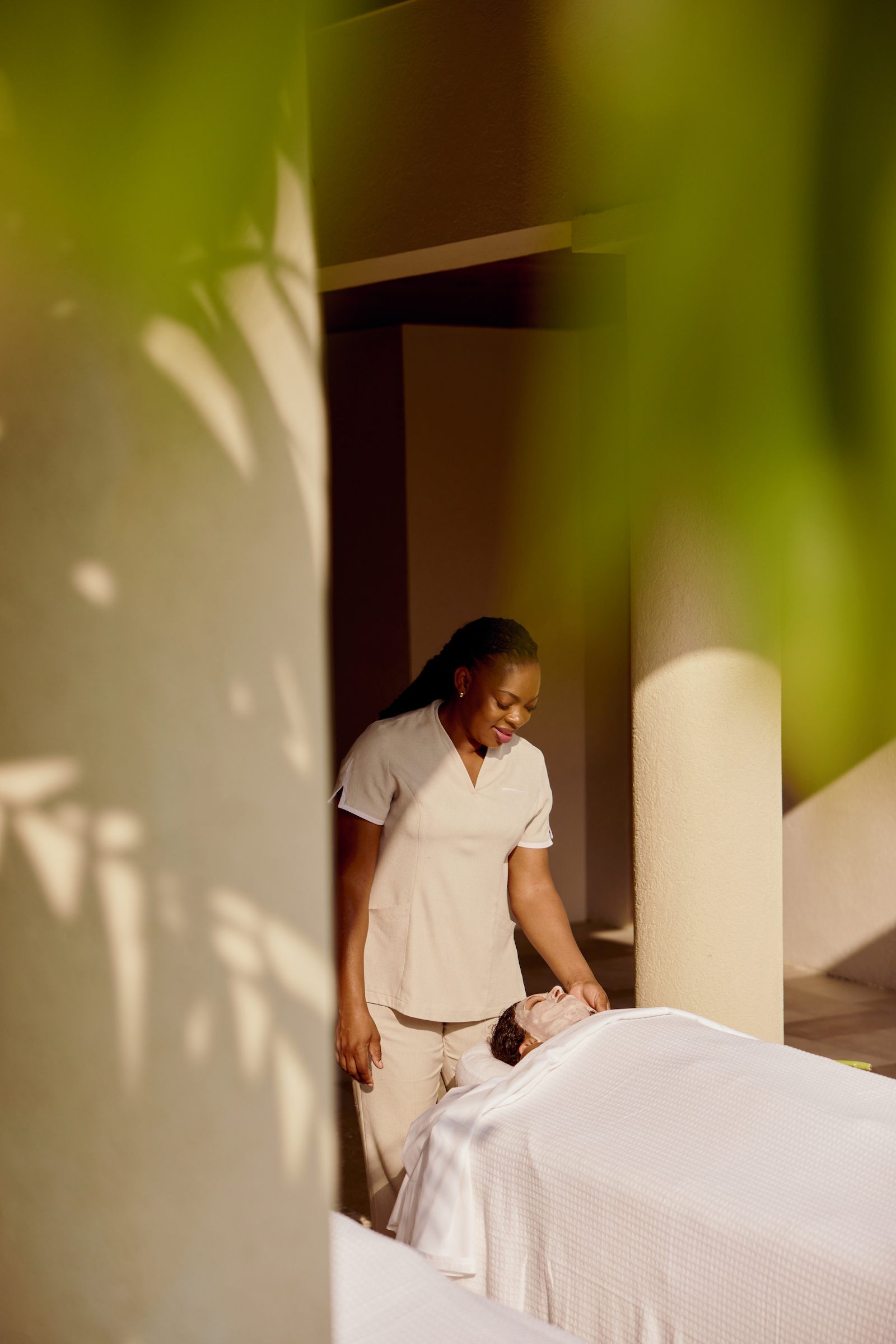 PNG-Version-SDR-Lifestyle-RedLane-Spa-4