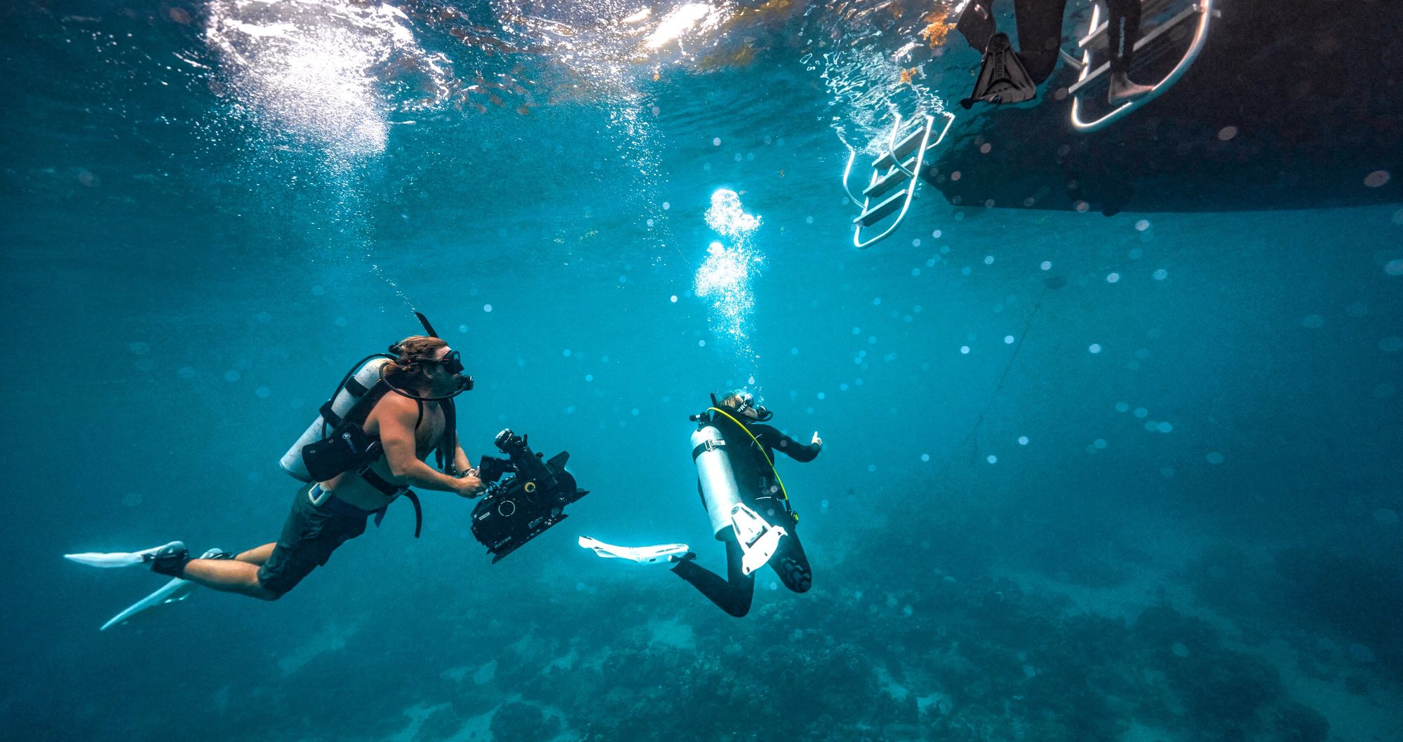 Web-Version-Saint-Lucia-Scuba-PADI-Diver-Acending-Boat-Ladder-1