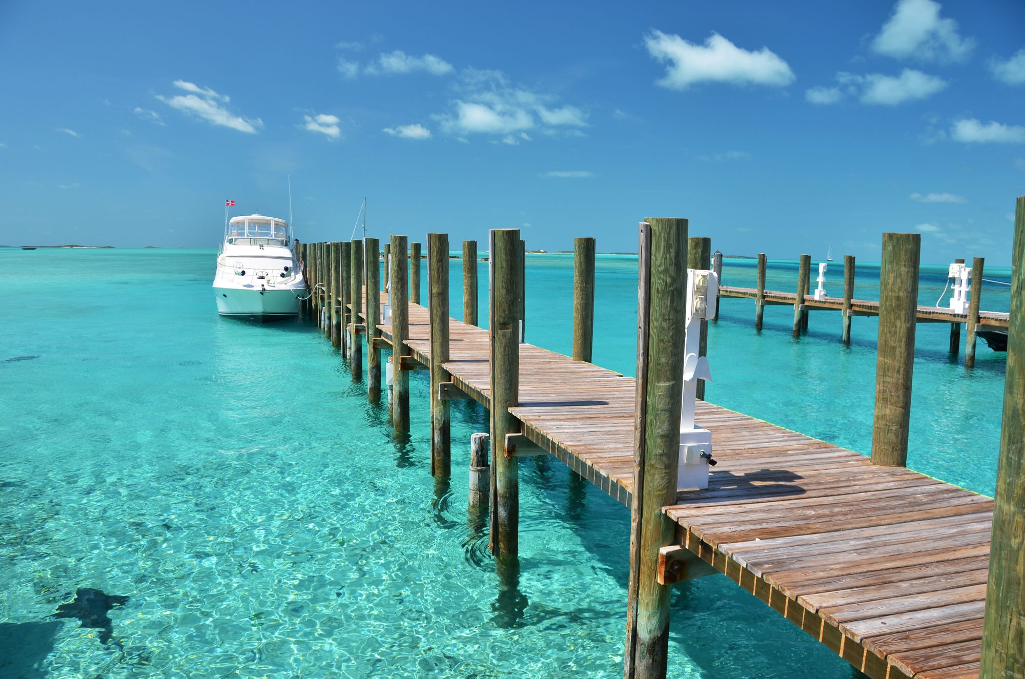 shutterstock_172018136-Staniel-Cay-Yacht-Club