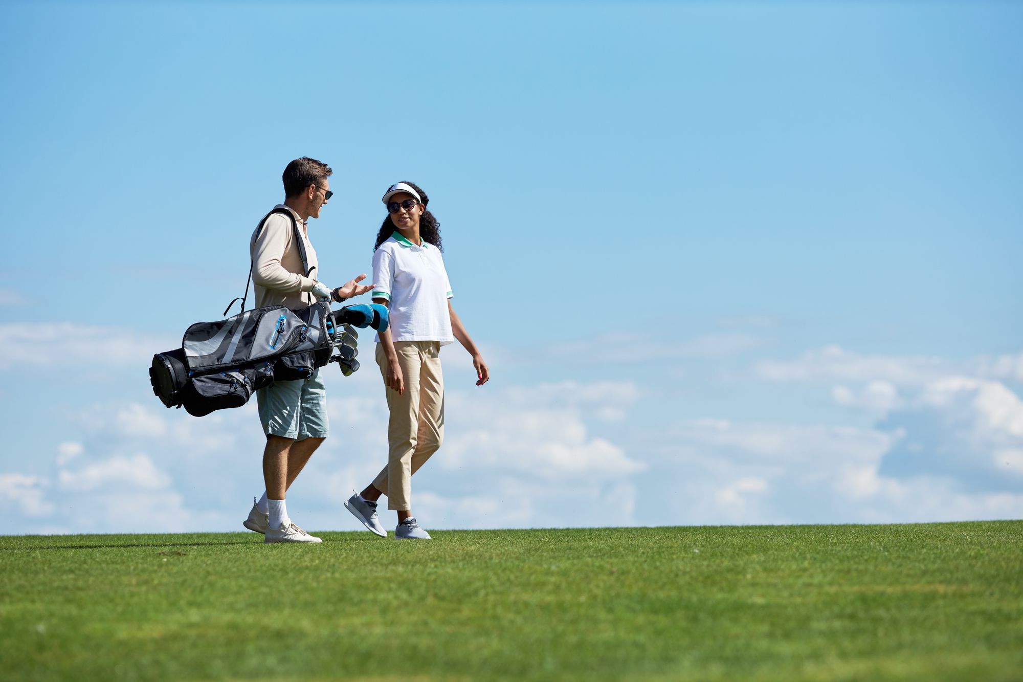 couple golf in Bahamas