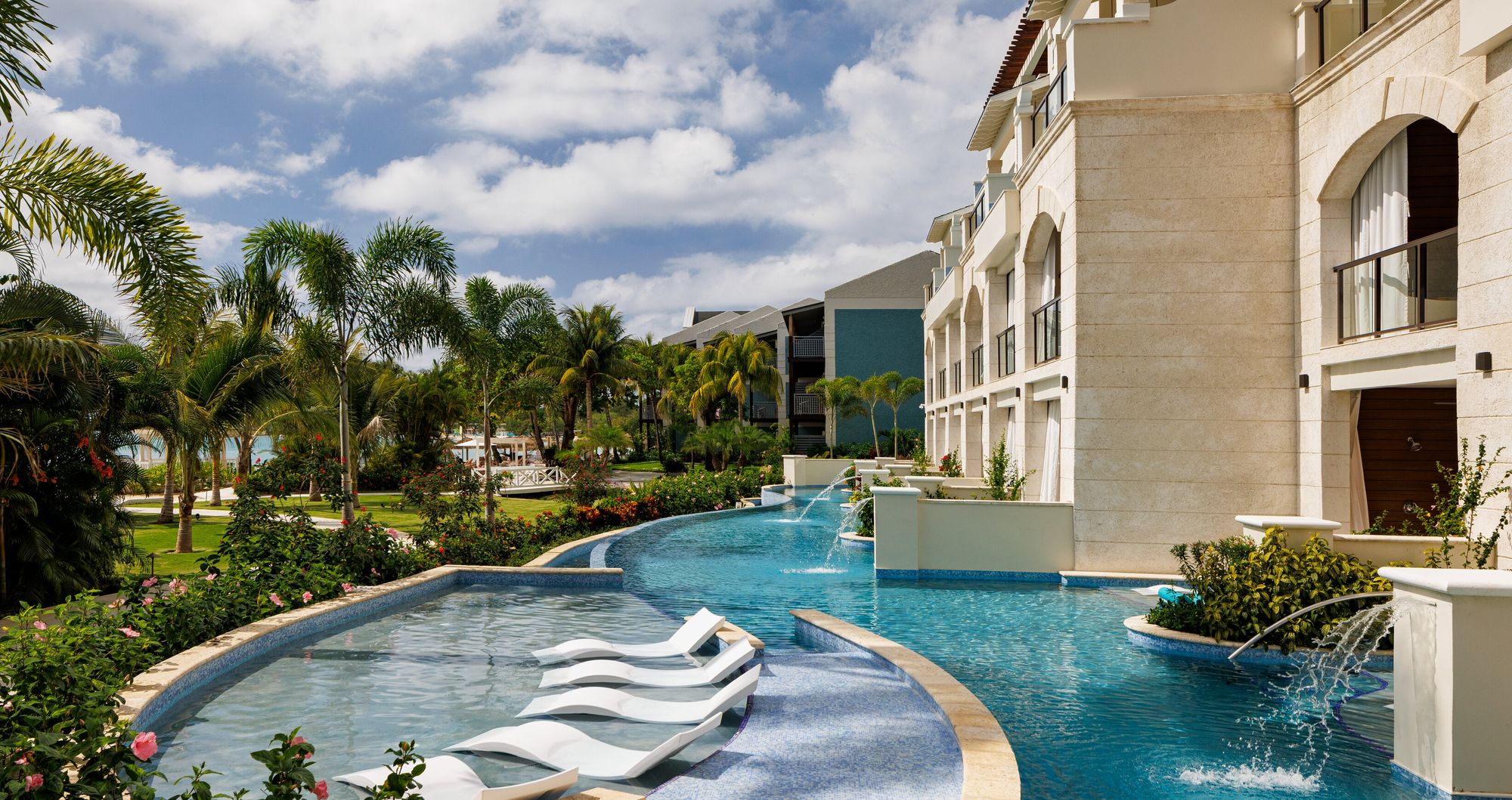 Web-Version-SNG-Pool-Swim-up-1