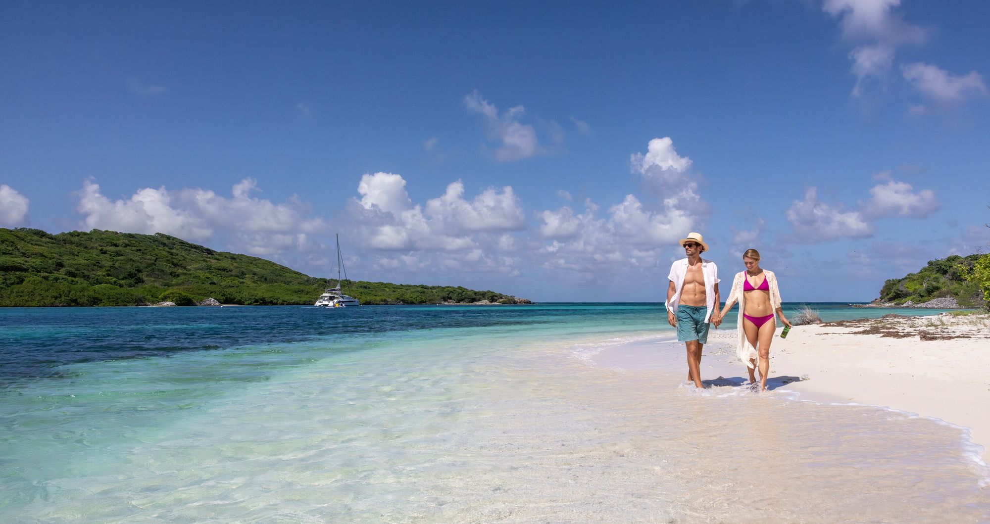 Web-Version-SSV-Destination-Tobago-Cays-Beach-Couple